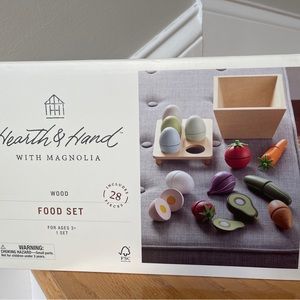 Hearth and Hand with Magnolia wooden food set